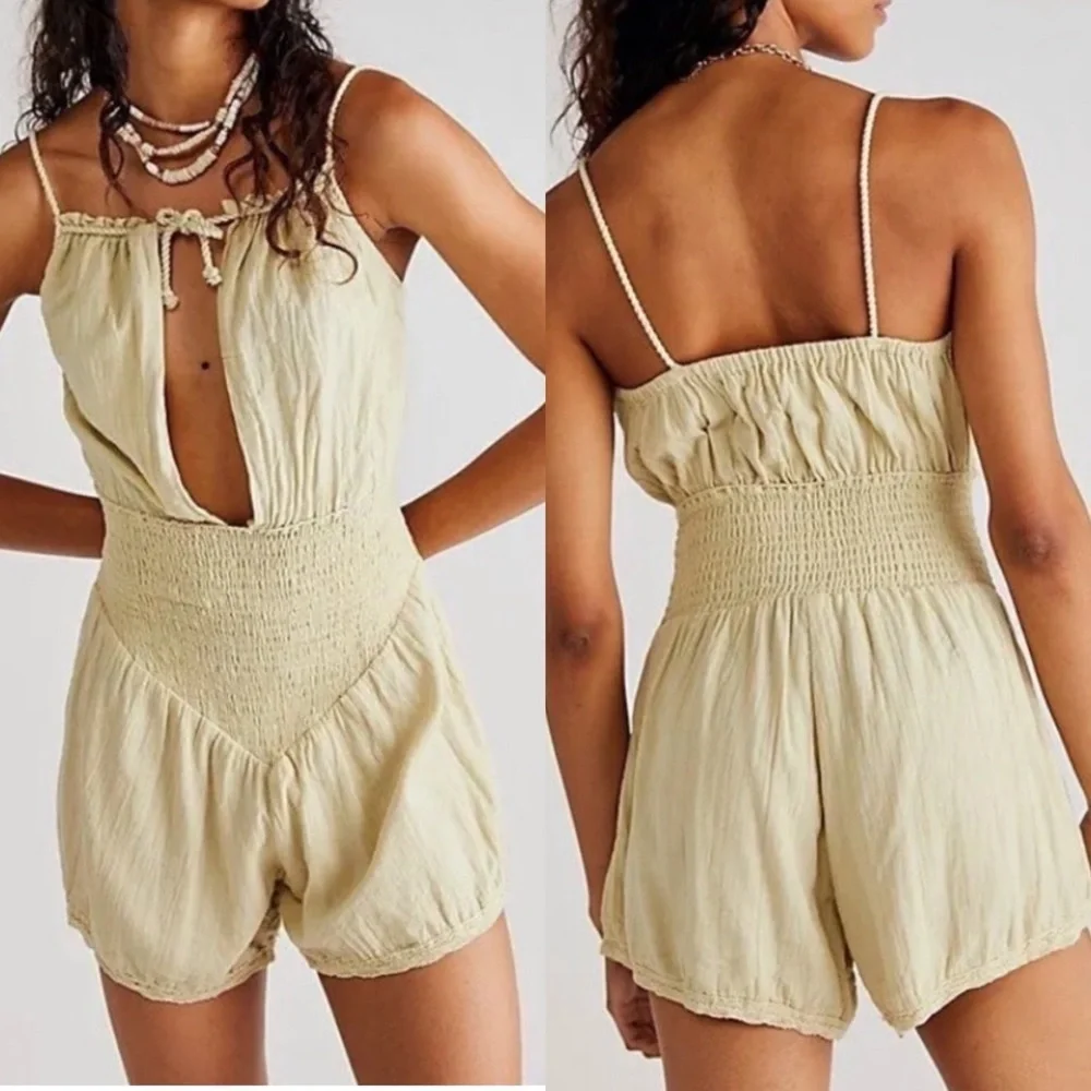 NWT Jens Pirate Booty Gauzy Cotton Smocked Cut Out Romper Celery Green Size XS - Picture 1 of 9